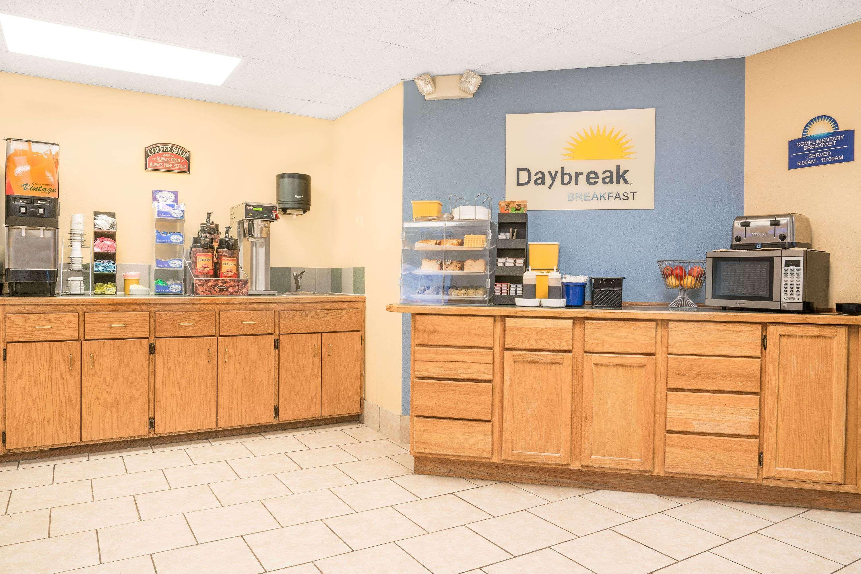 Days Inn By Wyndham Alexandria Mn エクステリア 写真