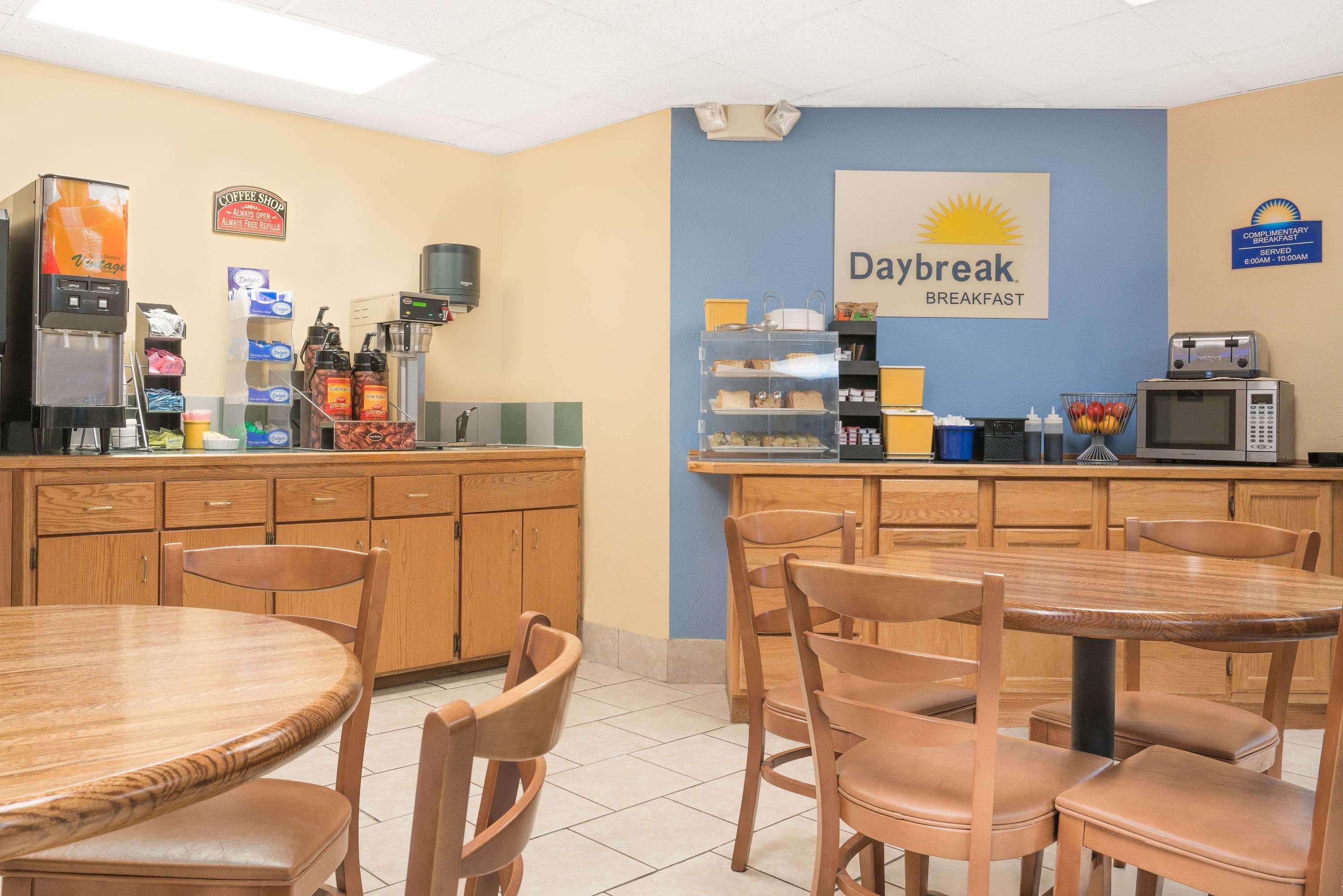 Days Inn By Wyndham Alexandria Mn エクステリア 写真