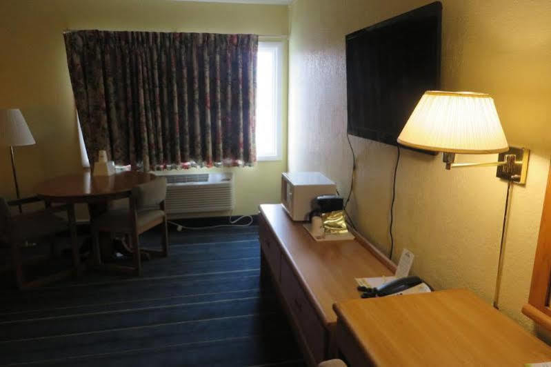 Days Inn By Wyndham Alexandria Mn エクステリア 写真